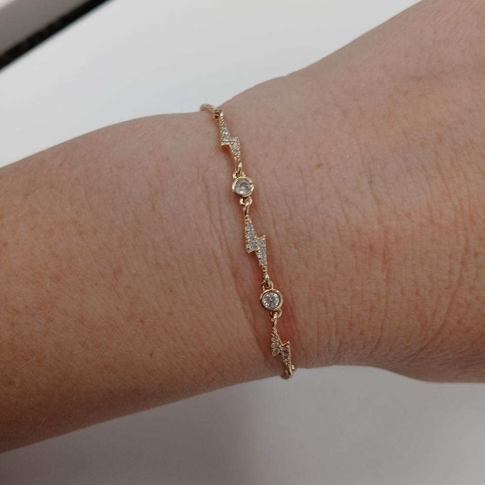 Nwot 18k Gold Plated Lariat Adjustable Lightning Bracelet with Silver Accents